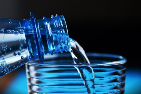 قررت أن تشرب 3,5 ليتر ماء يومياً خلال شهر. فما هي النتائج ؟