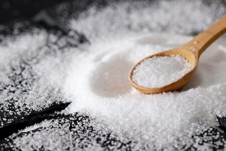 كيف تستعملون الملح للتخلص من الرطوبة في المنزل (و 4 نصائح أخرى لاستعمال الملح في التدبير المنزلي)