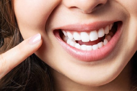 4 وصفات طبيعية للتخلص من الرواسب والجير على الأسنان