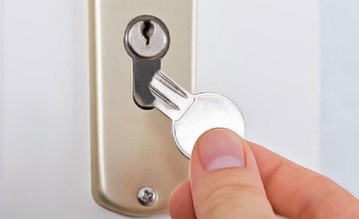 5 طرق لإخراج مفتاح مكسور من القفل Broken-key