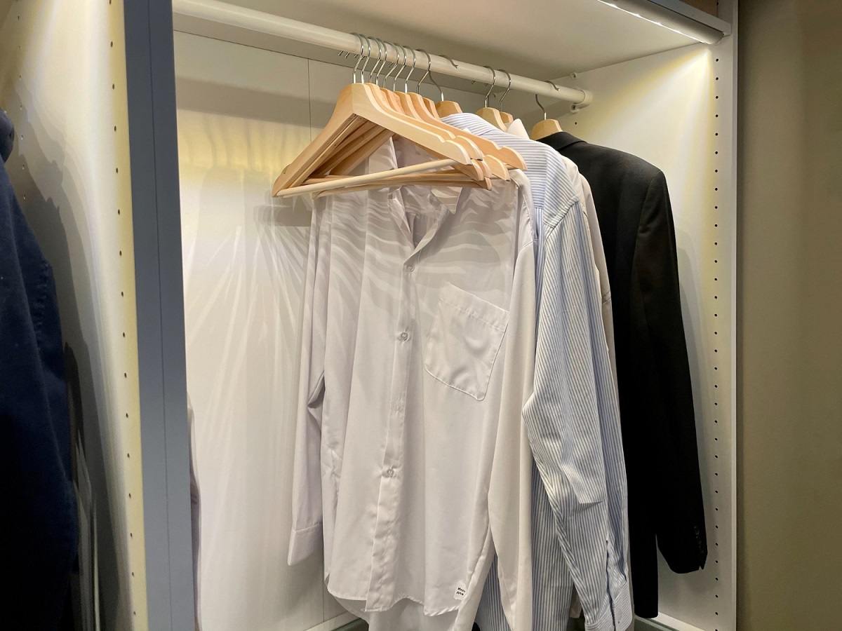 الرطوبة في خزانة الملابس