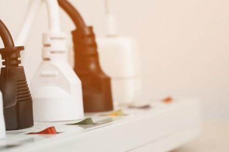 6 أجهزة يجب أن لا تبقى موصولة بالكهرباء بعد استعمالها